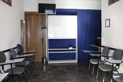 English is Cool! Inglês que Convence! - Escola De Inglês em Vila Trujillo